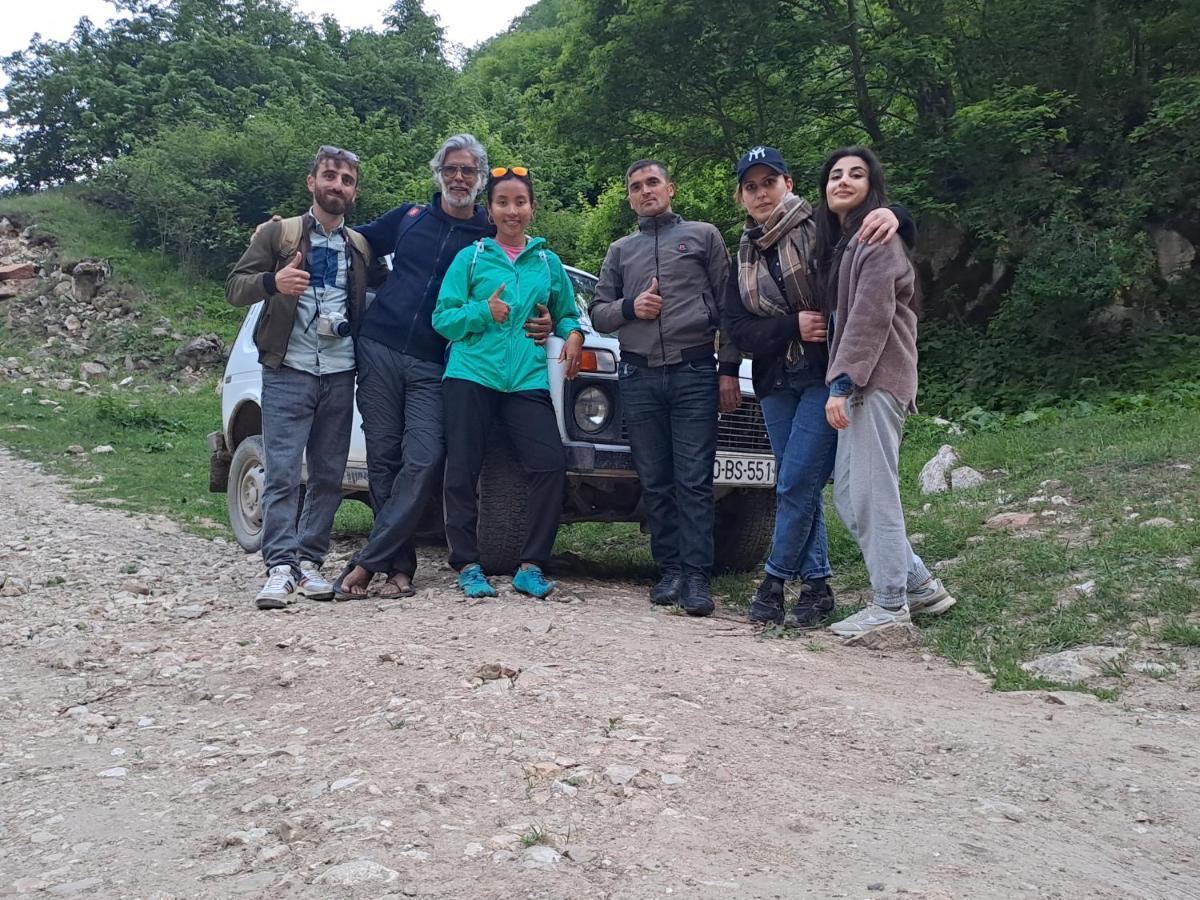 Xinaliq Khinalig Izzet'S Riverside Home Stay Extérieur photo
