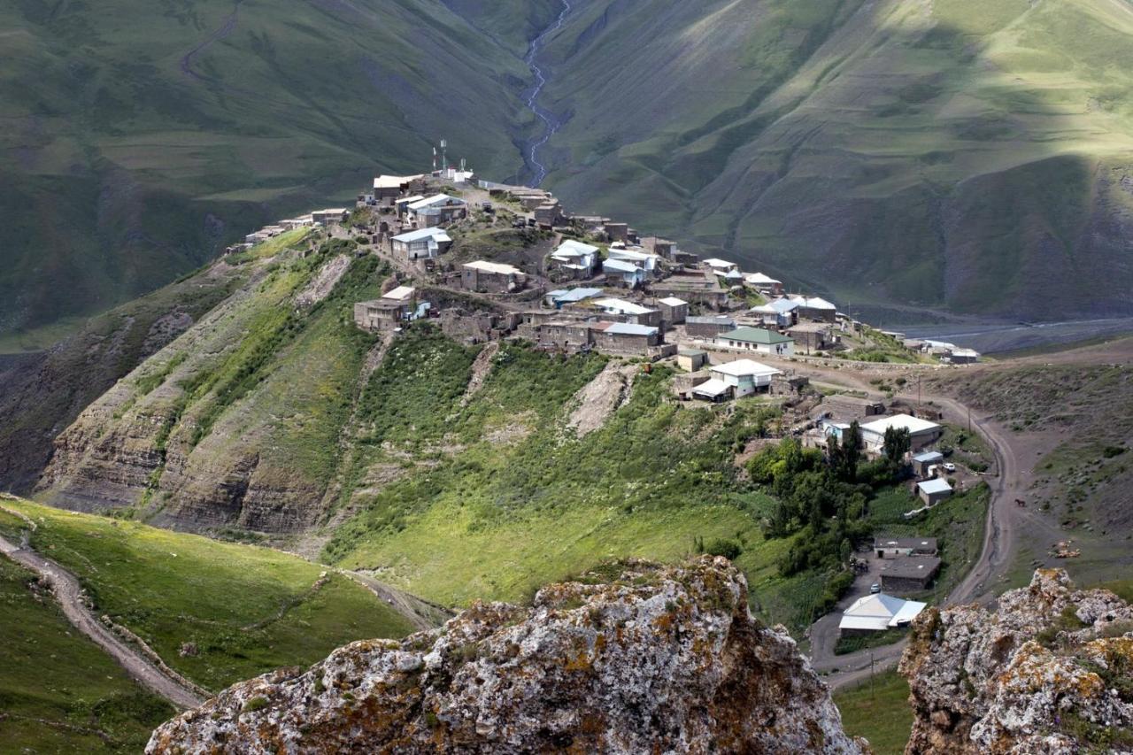 Xinaliq Khinalig Izzet'S Riverside Home Stay Extérieur photo