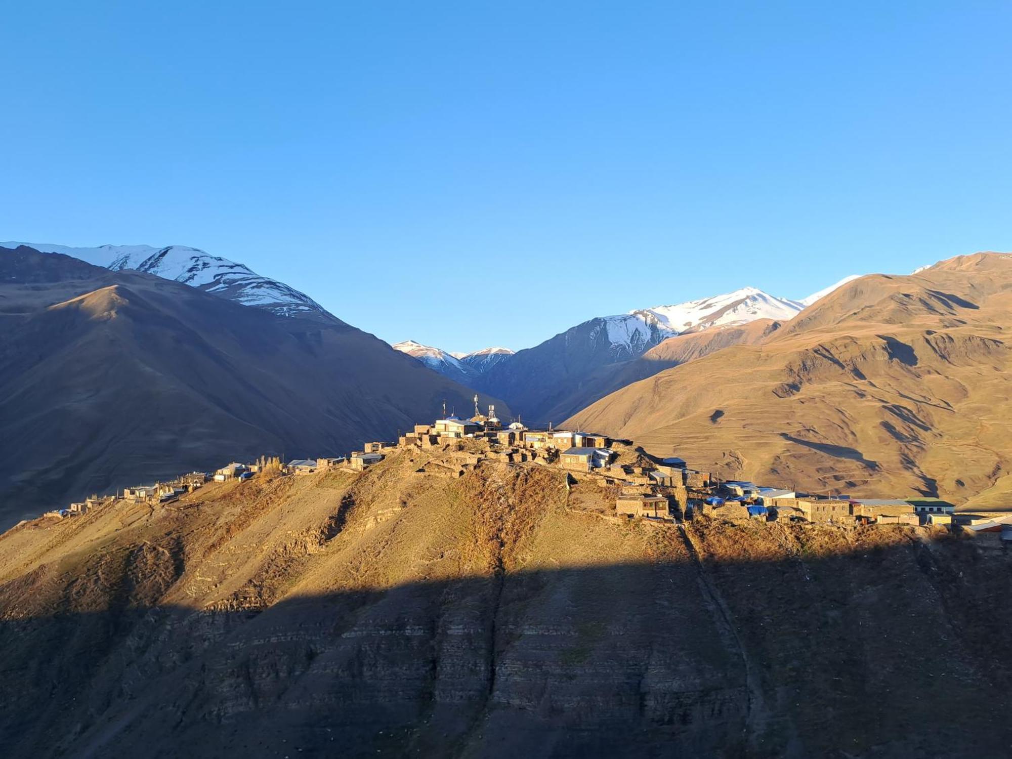 Xinaliq Khinalig Izzet'S Riverside Home Stay Extérieur photo