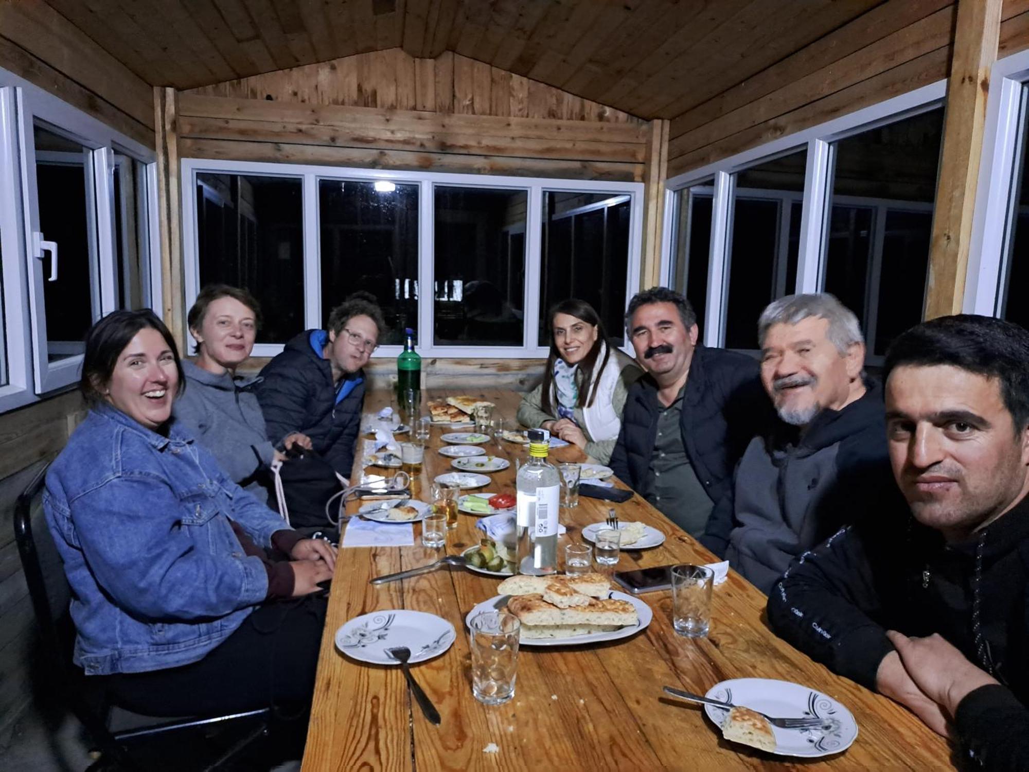 Xinaliq Khinalig Izzet'S Riverside Home Stay Extérieur photo
