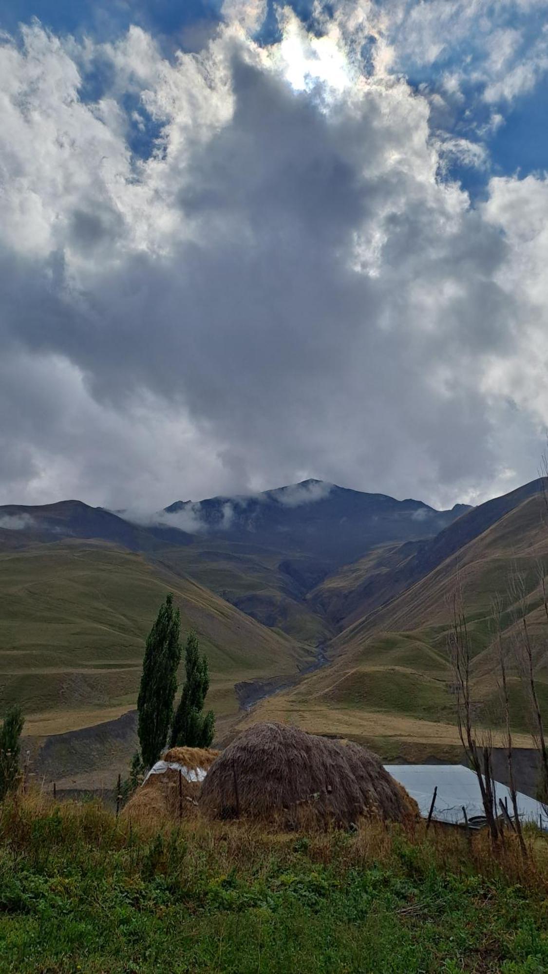 Xinaliq Khinalig Izzet'S Riverside Home Stay Extérieur photo