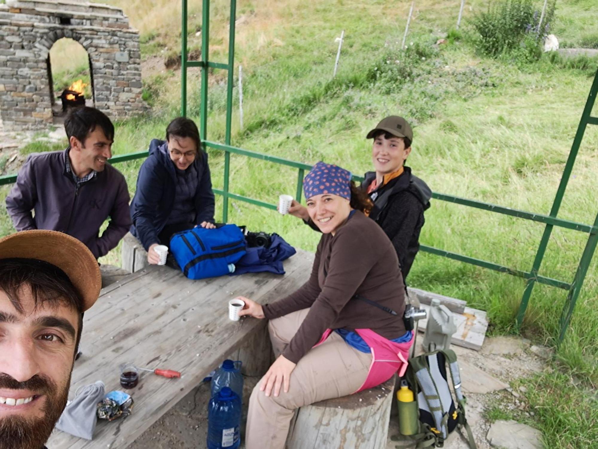 Xinaliq Khinalig Izzet'S Riverside Home Stay Extérieur photo